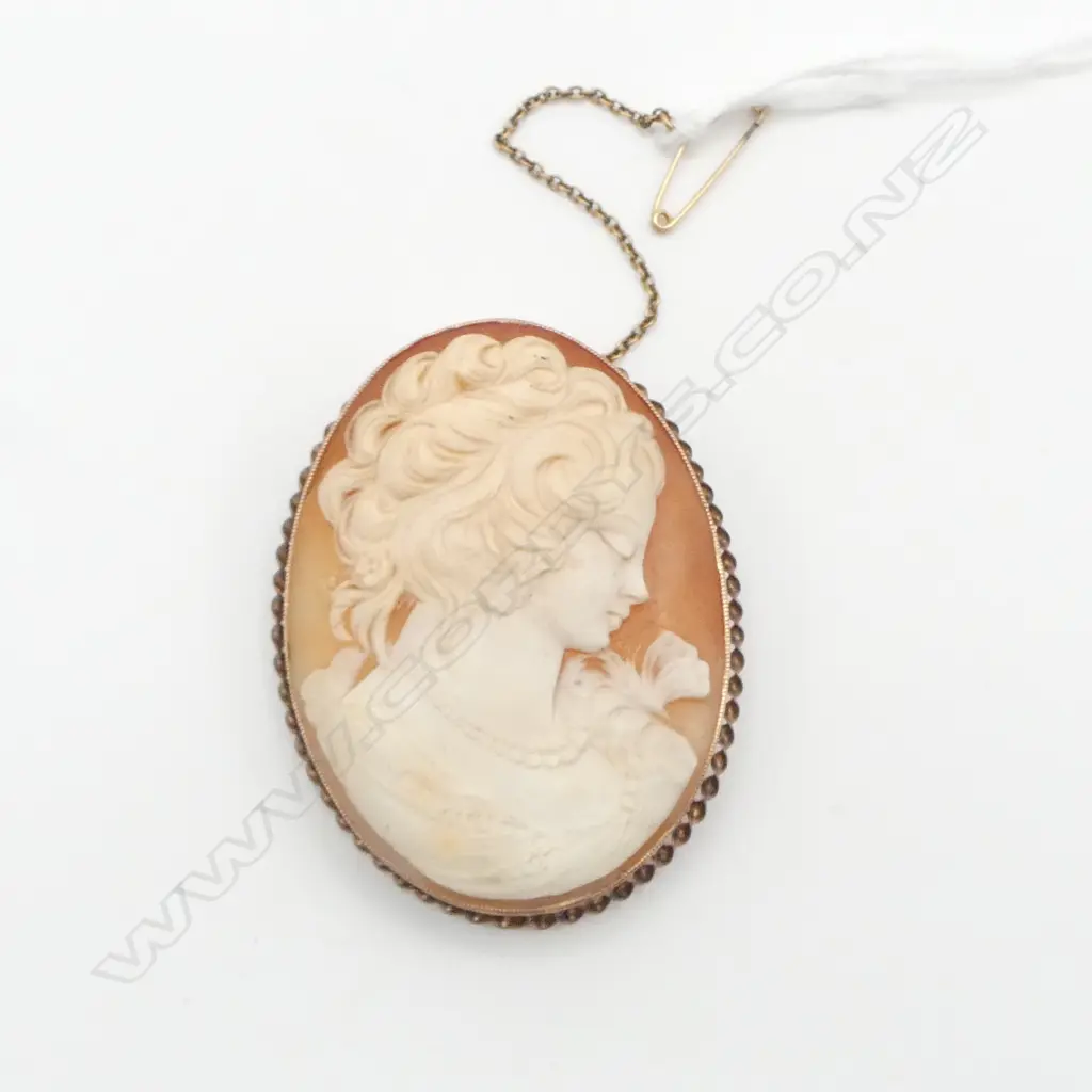 9CT CAMEO 55x40mm 19.5gms Image 1++