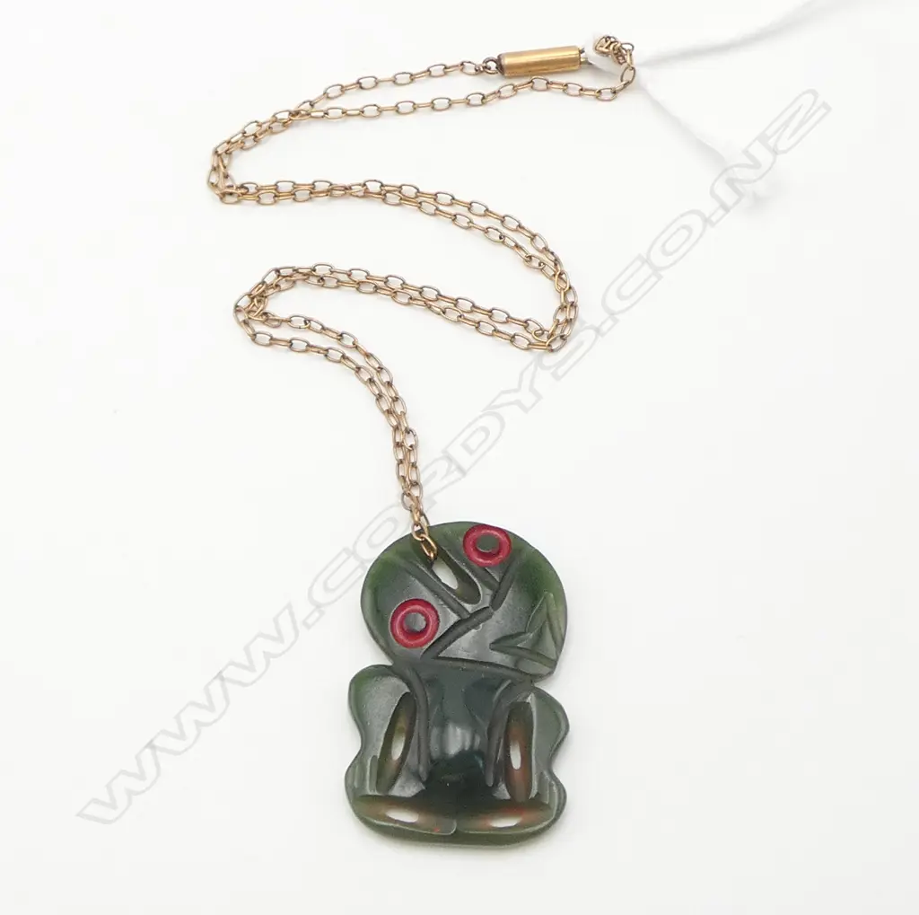 VINTAGE POUNAMU HEI TIKI on gold plate chain Image 1++