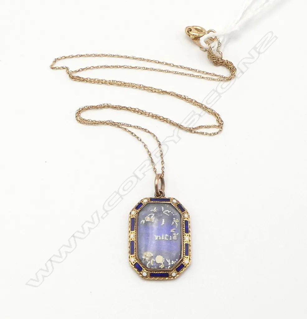 9ct GOLD VICTORIAN MOURNING BROOCH (FAULTS) ON 9ct CHAIN (0.38gms)  Image 1++