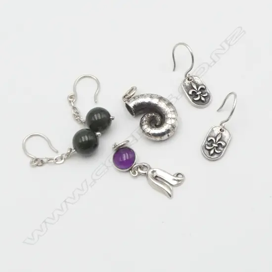 2 PRS STG EARRINGS (ONE GREENSTONE) + 2 STG SILVER PENDANTS 