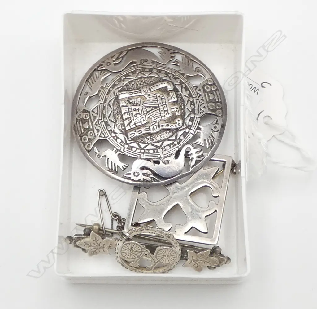 THREE SILVER BROOCHES, ENG. ARTS & CRAFTS. MODERN SCOTTISH & PERUVIAN (needs clasp repair) , 25.7gm Image 1++