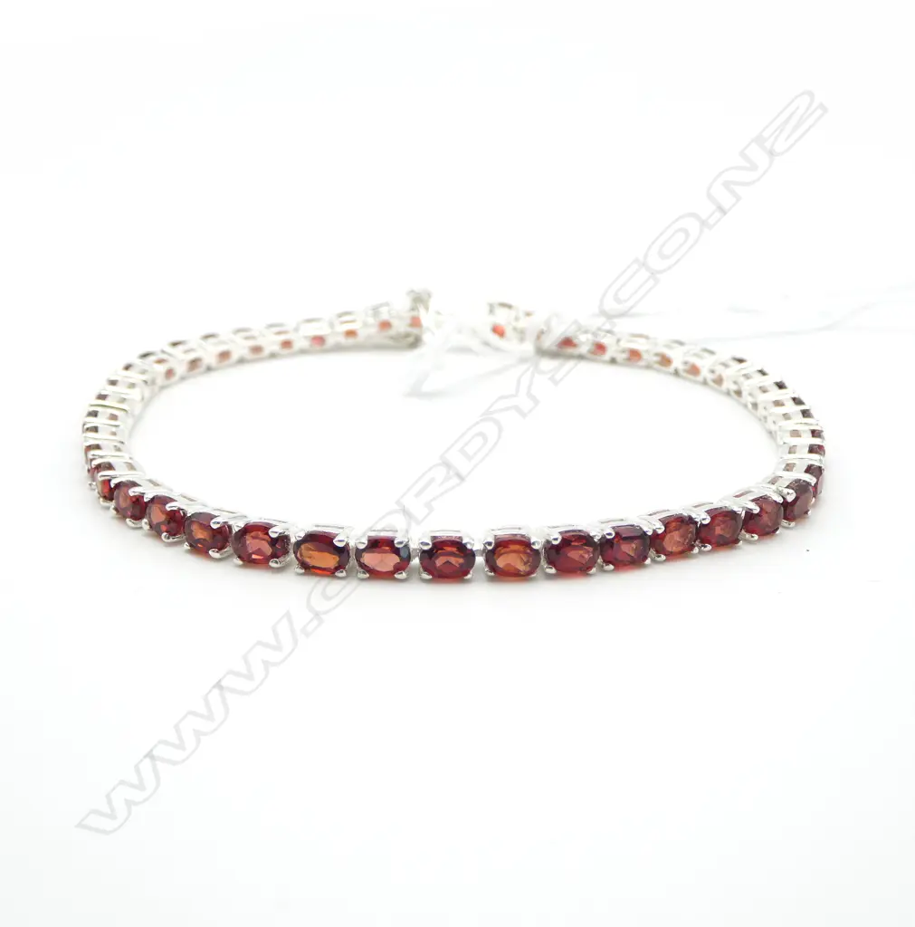 SILVER SET GARNET BRACELET Image 1++