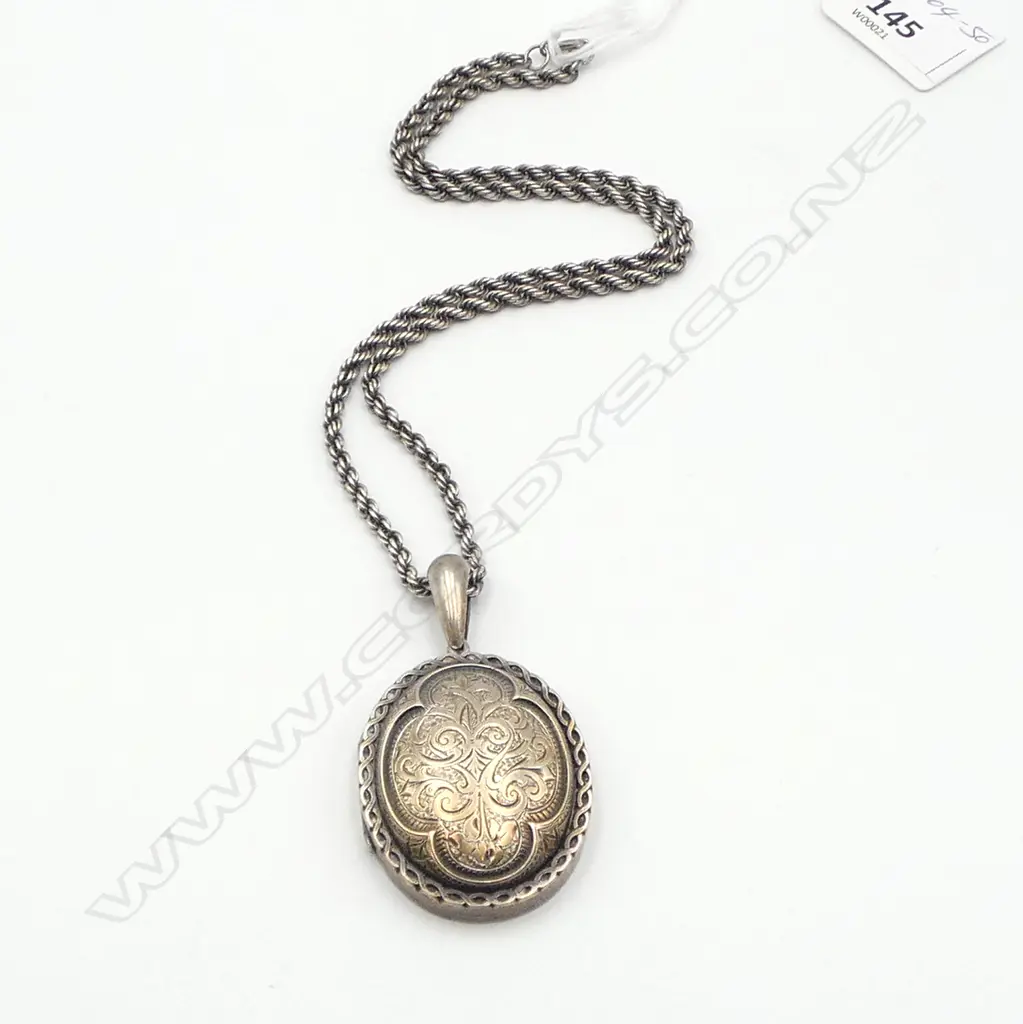 ANTIQUE SILVER ENGRAVED LGE engraved LOCKET on SILVER ROPE TWIST NECKLACE 44gms Image 1++