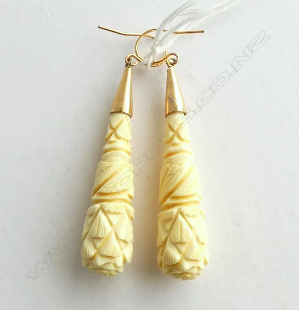 PAIR FAUX IVORY AND 9CT GOLD EARRINGS  Image 1++