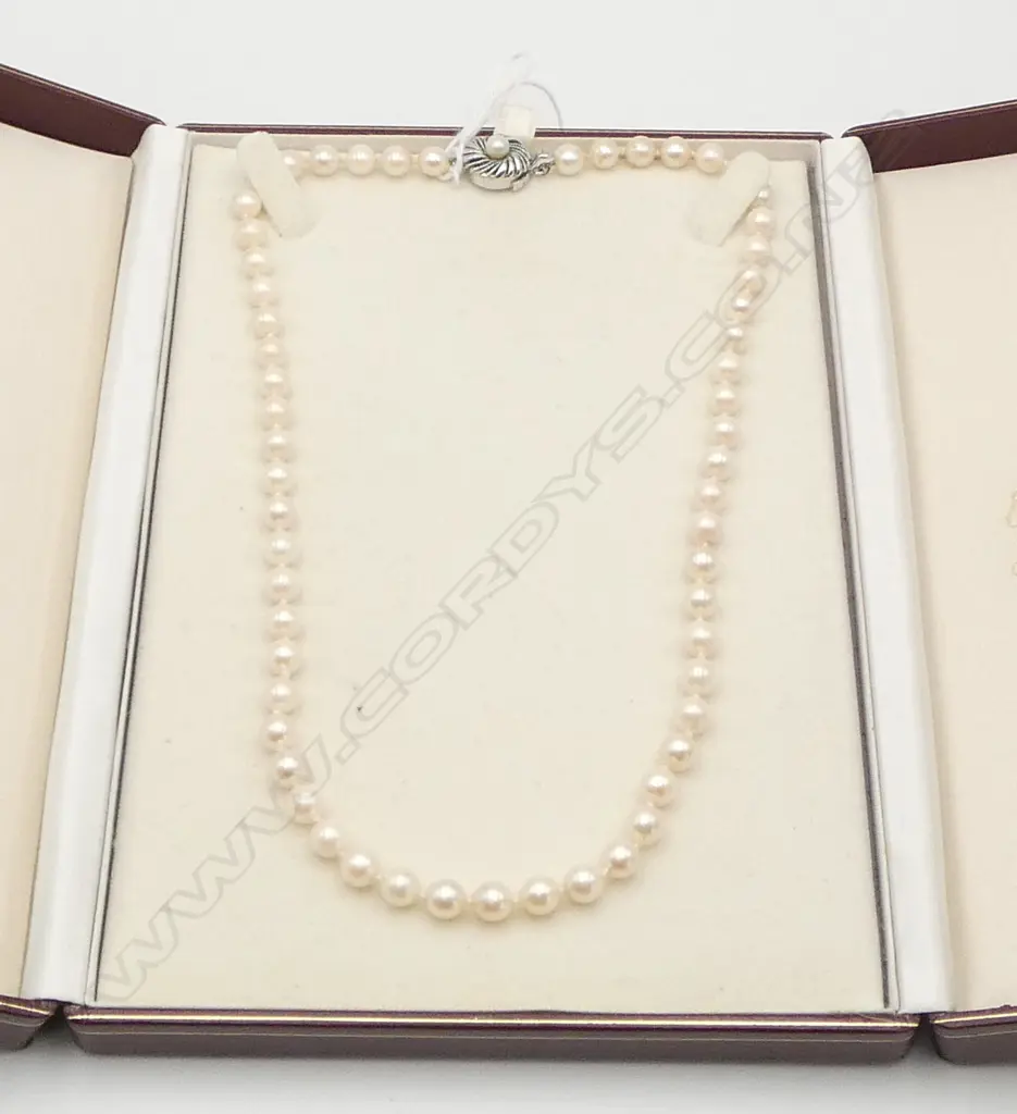 QUALITY UNIFORM CULTURED PEARL NECKLACE Dia.6.6mm approx. Silver clasp L.460mm in box Image 1++