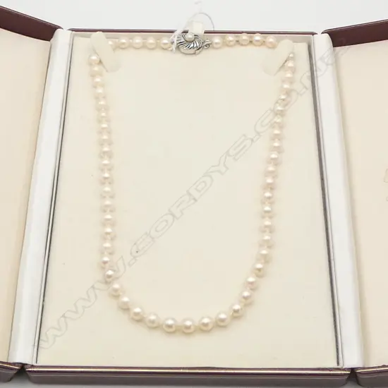 QUALITY UNIFORM CULTURED PEARL NECKLACE Dia.6.6mm approx. Silver clasp L.460mm in box