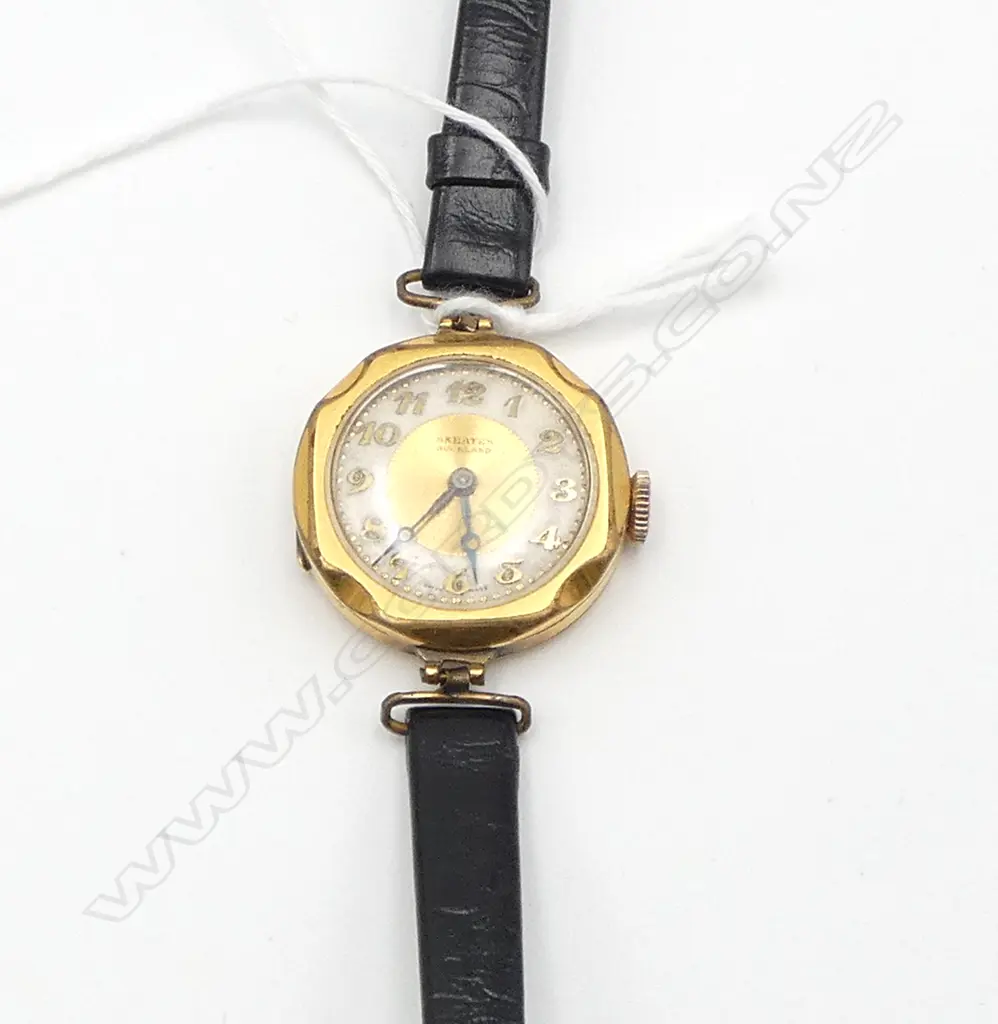 VINTAGE LADIES ART DECO ROLLED GOLD SWISS WATCH in working condition Image 1++