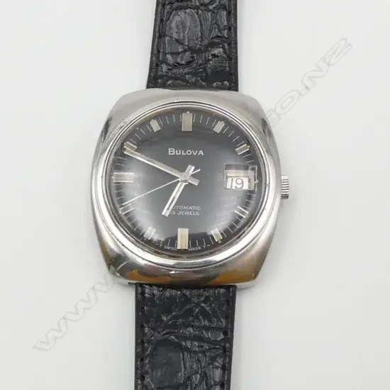 VINTAGE BULOVA AUTOMATIC 23 JEWEL GENT'S stainless steel WRISTWATCH w leather strap. c.1970. Working