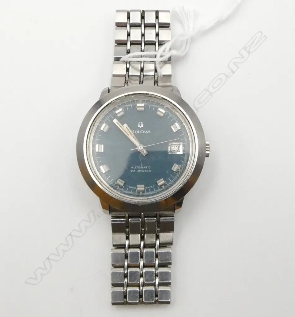 VINTAGE BULOVA AUTOMATIC 23 jewels GENT'S stainless WRISTWATCH w stainless strap. c.1980. Working Image 1++