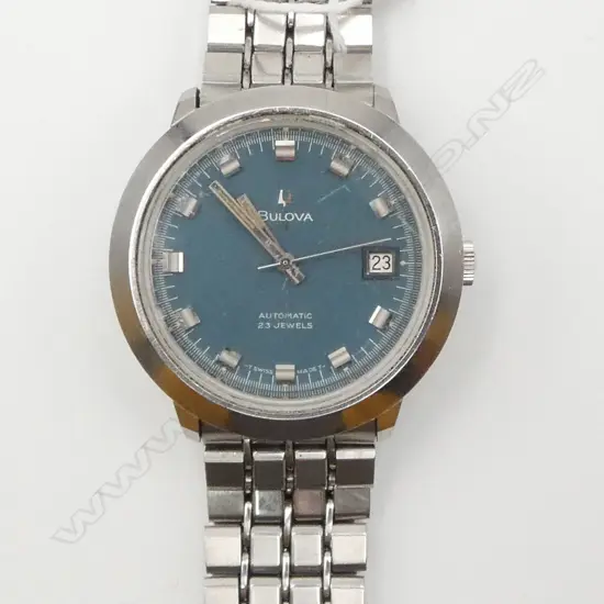VINTAGE BULOVA AUTOMATIC 23 jewels GENT'S stainless WRISTWATCH w stainless strap. c.1980. Working