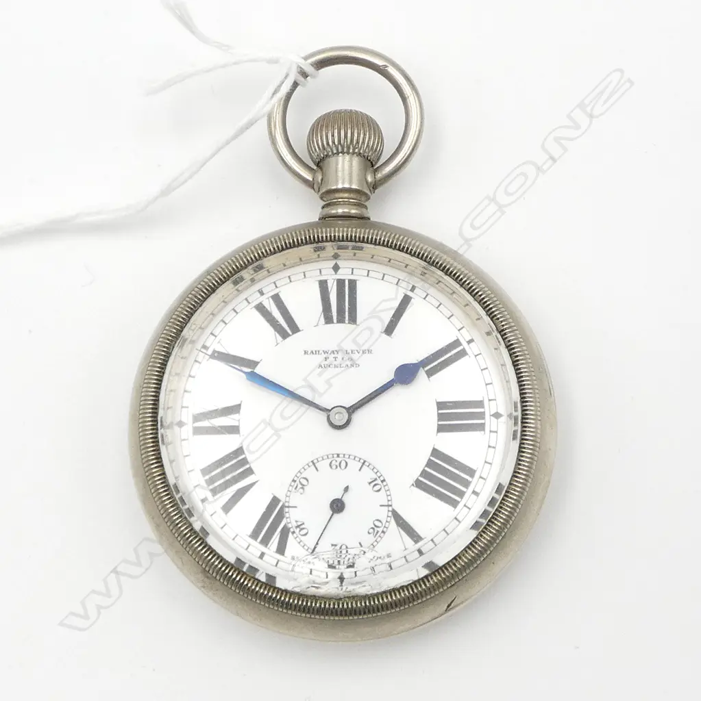 'RAILWAY LEVER F.T. Co AUCKLAND' WHITE METAL POCKET WATCH open face glass damaged Image 1++