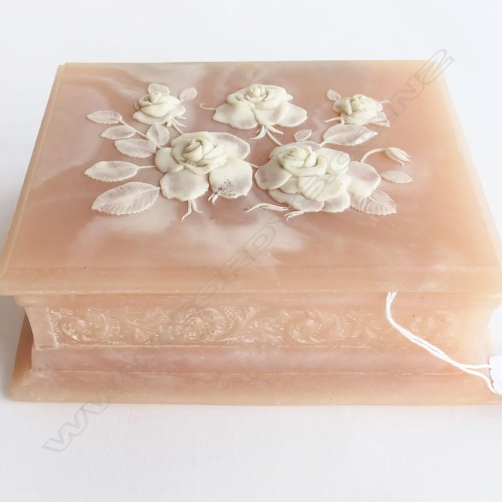 ASST. VINTAGE WRIST WATCHES & POCKET WATCHES IN MARLESTONE BOX (FAULTS) Image 1++