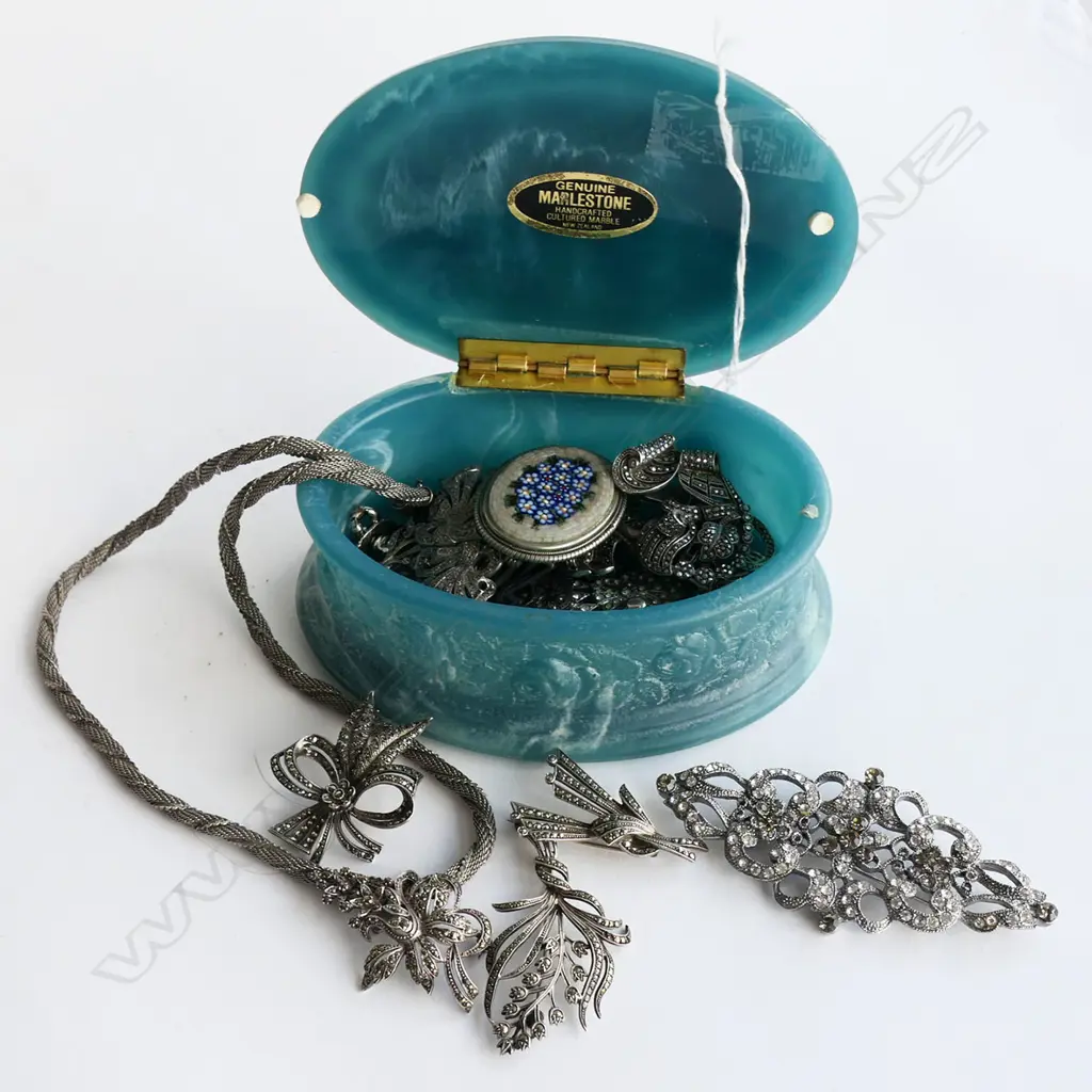 ASST. SILVER & METAL JEWELLERY IN MARLESTONE JEWELLERY BOX Image 1++