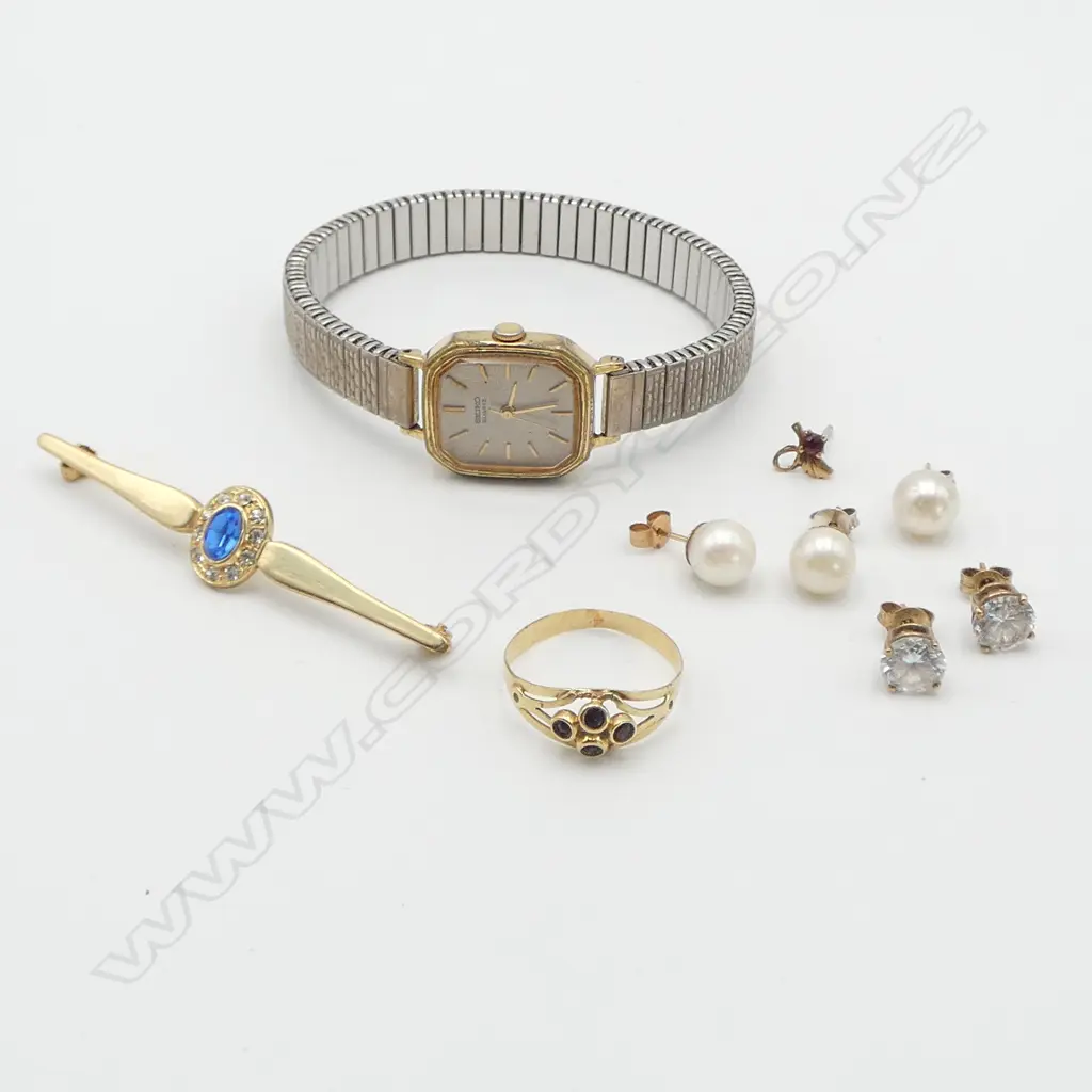 9CT GOLD PEARL STUDS/SEIKO WATCH/COSTUME BROOCH & GOLD? GARNET RING ETC Image 1++