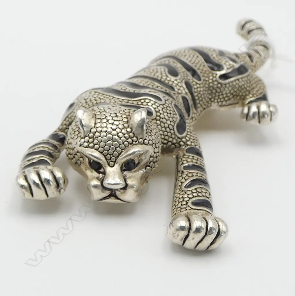 SILVER? CAT BROOCH L.105mm Image 1++