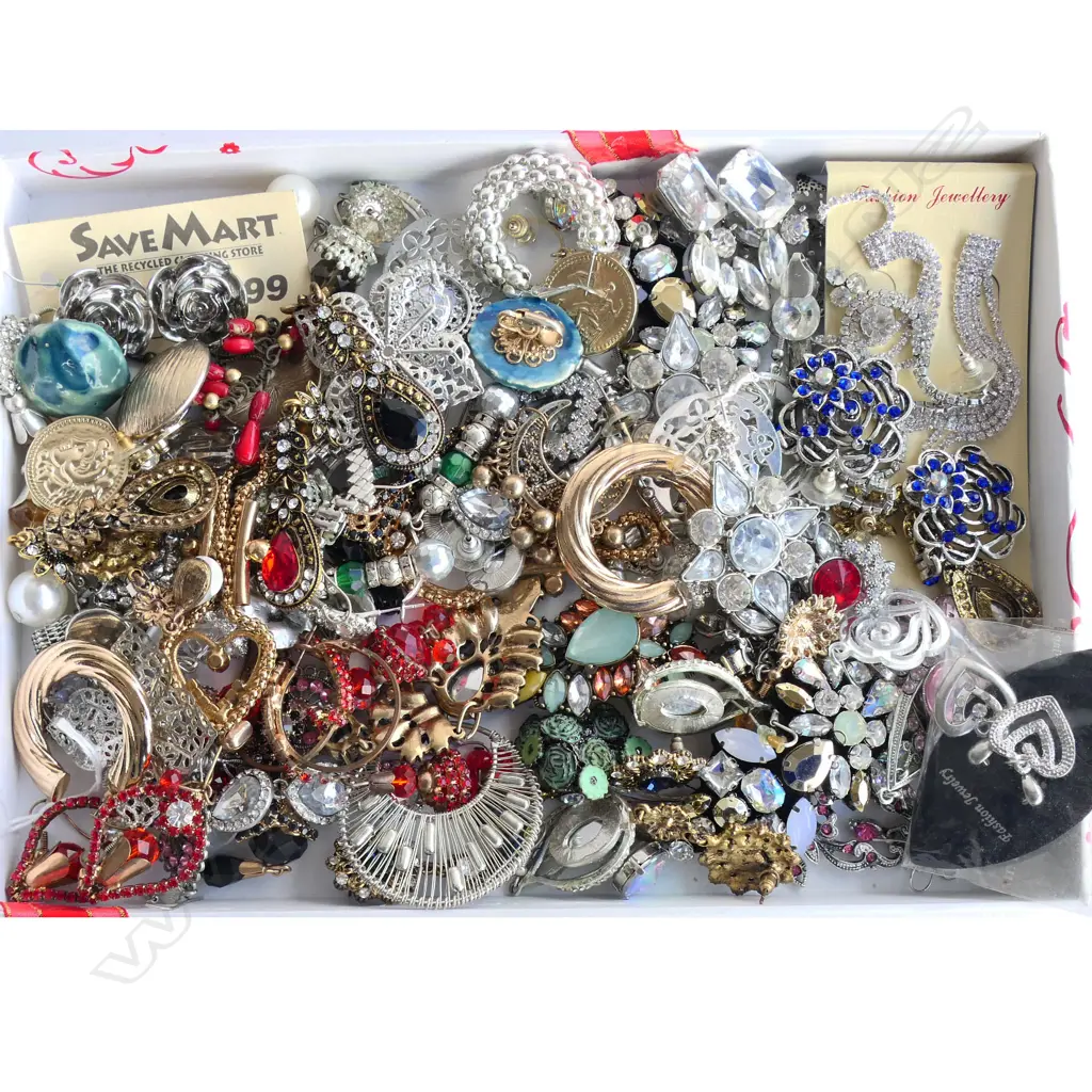 COLLECTION COSTUME EARRINGS Image 1++