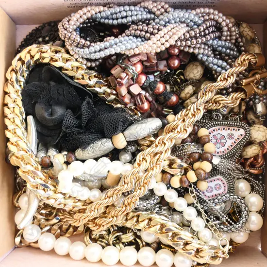 COLLECTION COSTUME NECKLACES