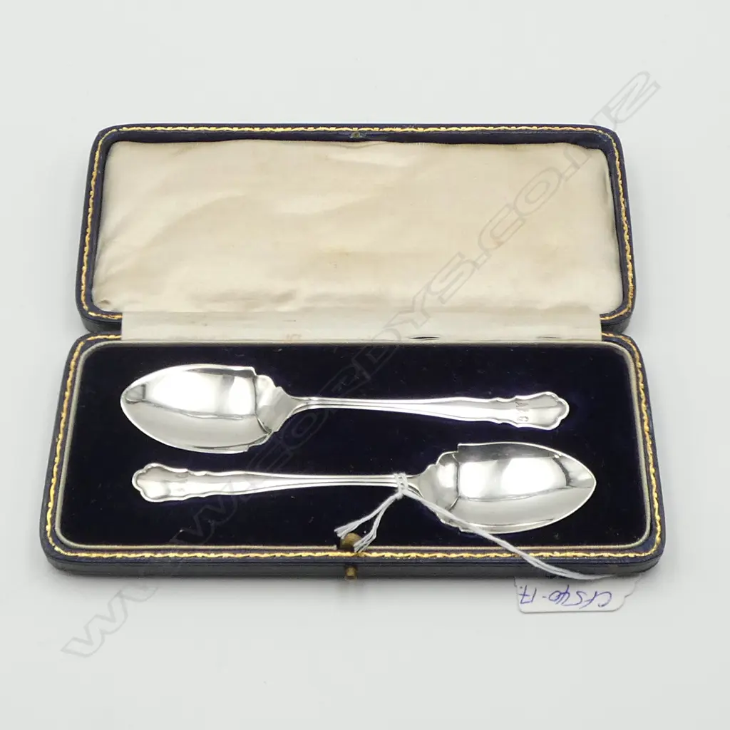 PR SILVER PRESERVE SPOONS Sheffield 1929. In original fitted box. 50gms Image 1++