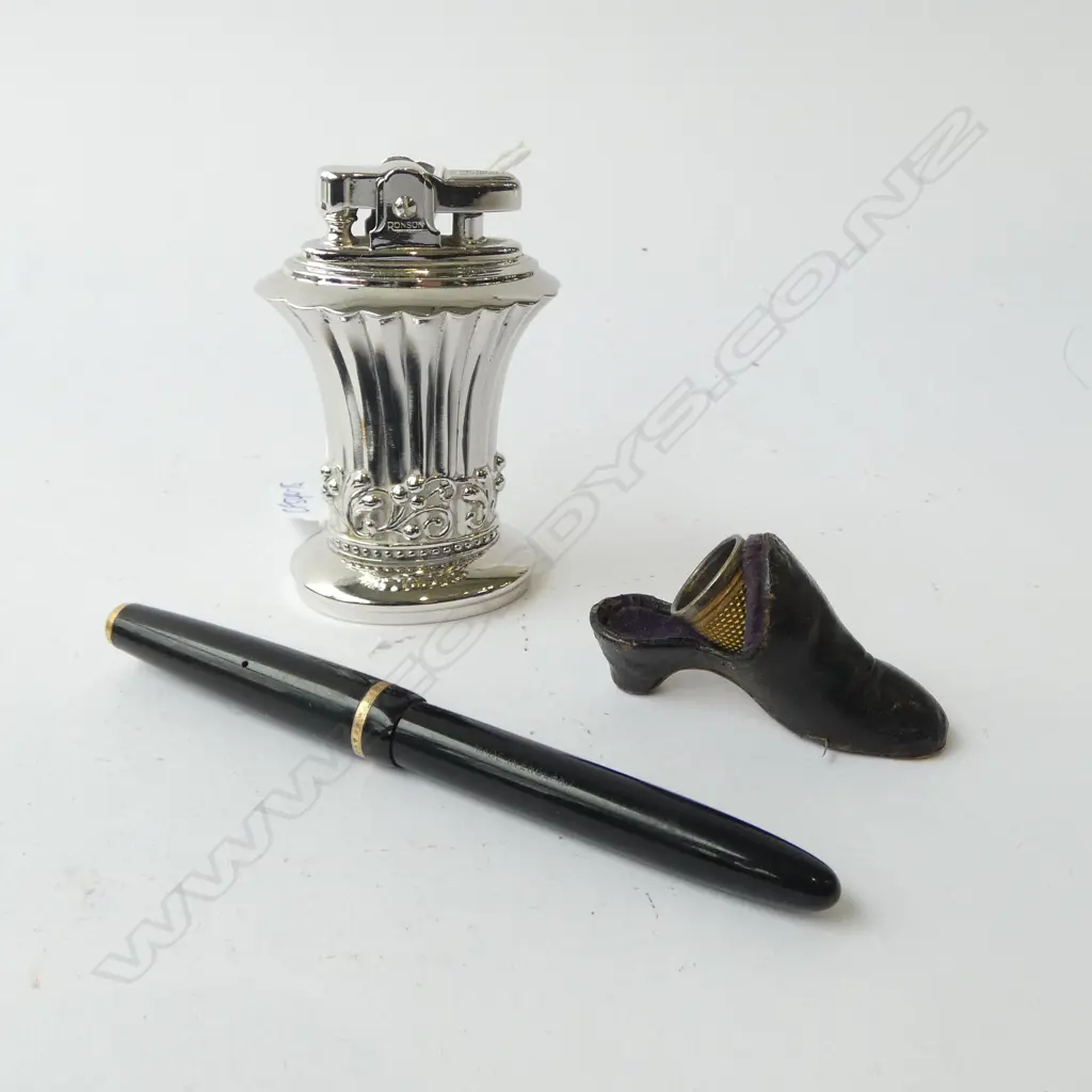 ANTIQUE LEATHER CLAD MINI SHOE THIMBLE HOLDER + RONSON LIGHTER s/plate + PARKER fountain pen w 14ct gold nib Image 1++