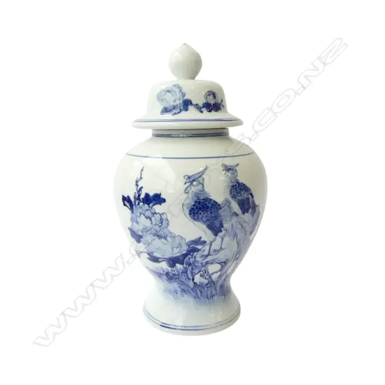 CHINESE B/W HANDPAINTED LIDDED BALUSTER VASE H.360mm