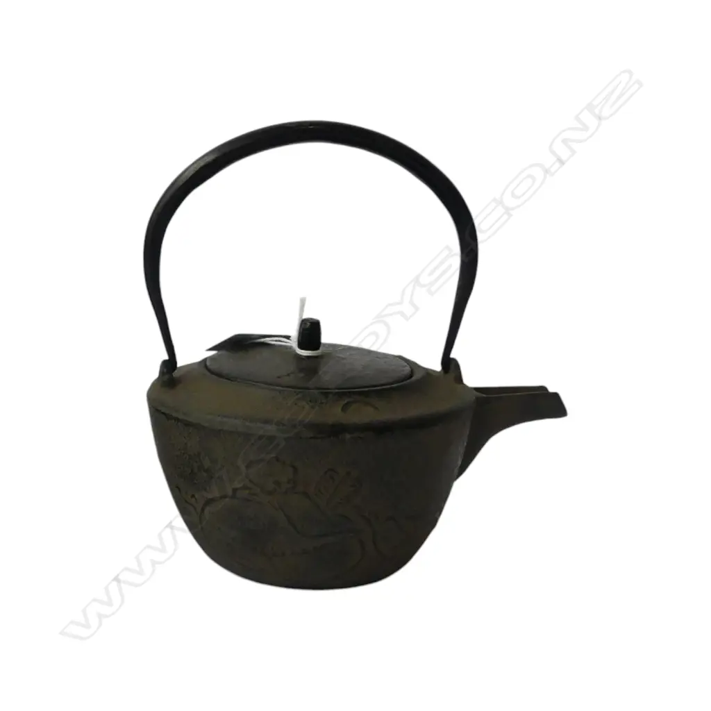 JAPANESE OLD IRON TEAPOT overhead handle + calligraphy in relief Image 1++