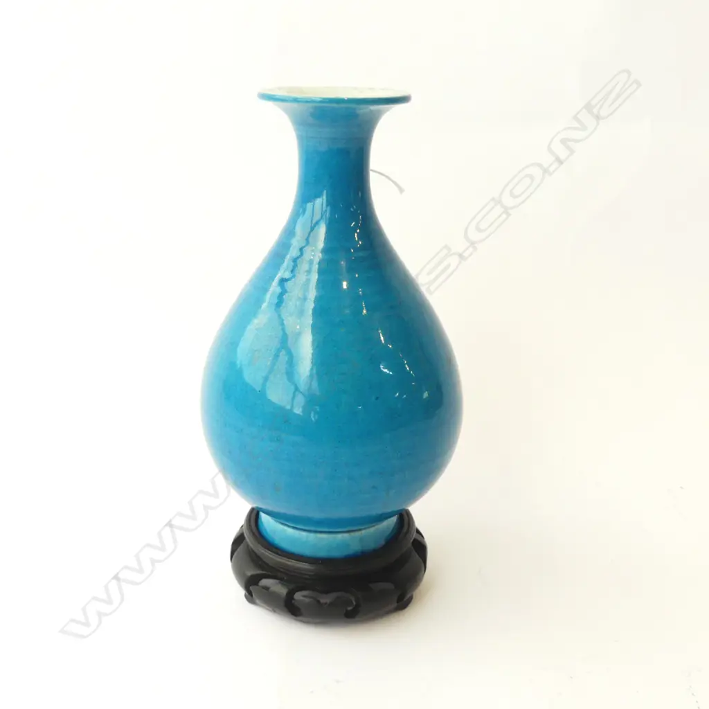ORIENTAL BLUE VASE ON STAND H.210mm crack through base Image 1++