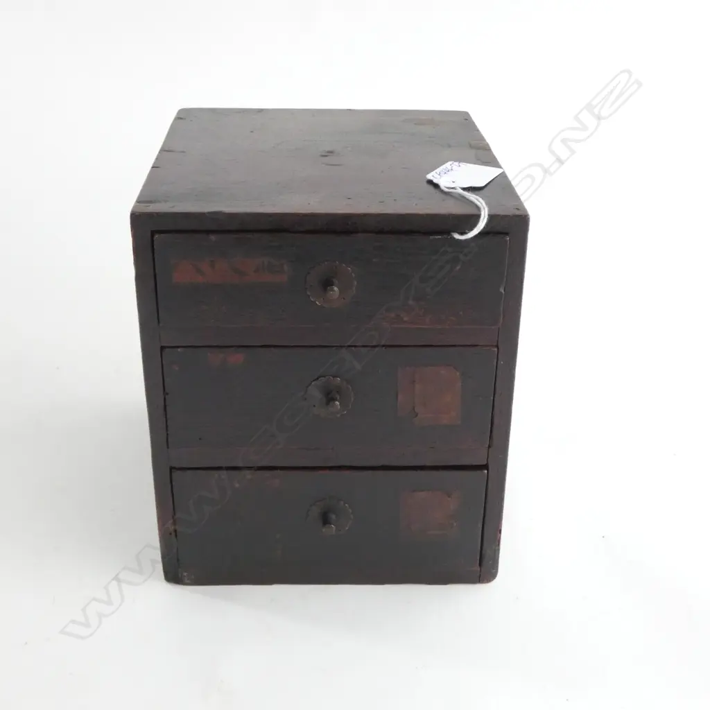 19thC JAPANESE SMALL 3 DRAWER COLLECTOR'S CHEST original dark patina & w old labels. Copper handles 145 x 165 x 170mm Image 1++