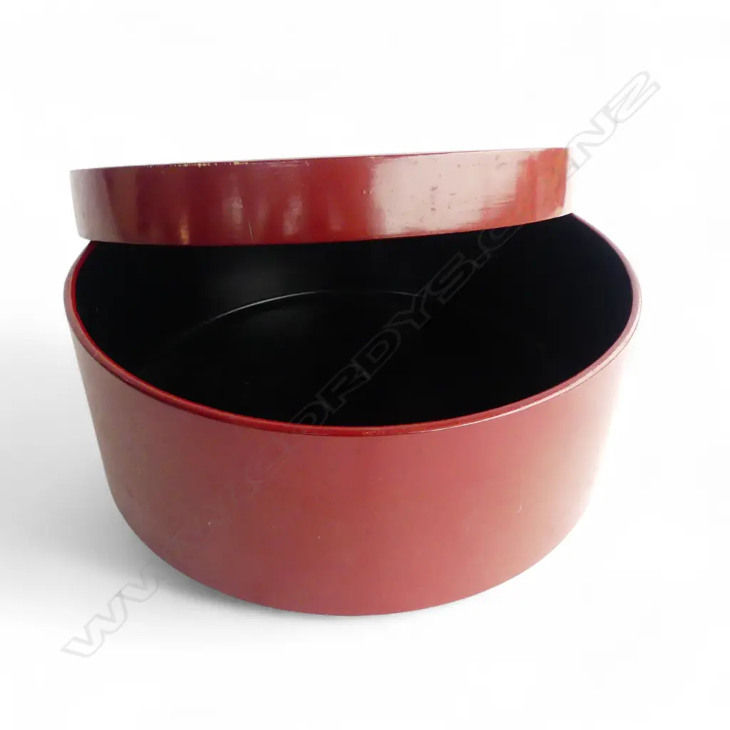 JAPANESE RED LACQUER CIRCULAR LIDDED BOX with restrained MOP blossom inlay. Dia.300mm. Image 1++