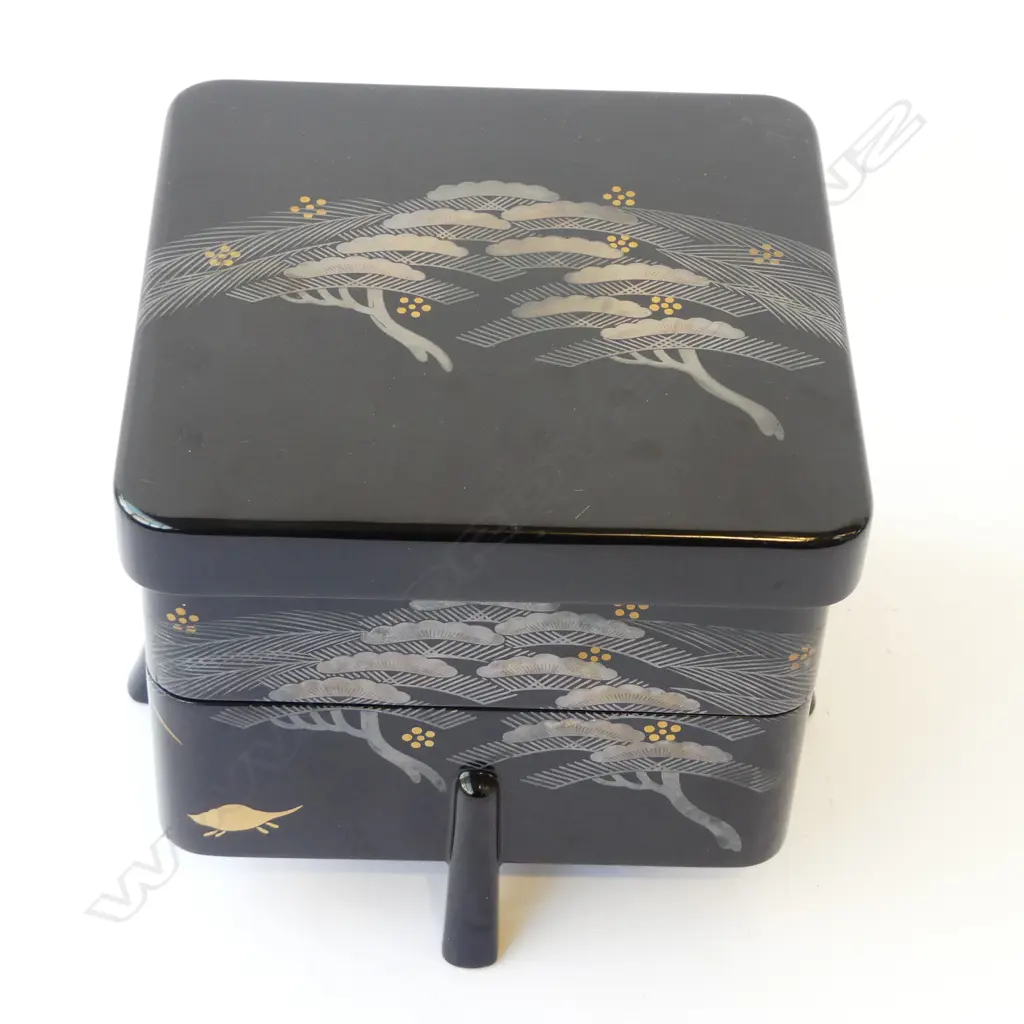 JAPANESE BLACK LACQUER SQUARE 2 SECTION BOX ON FEET 195 x 195 x 165mm Image 1++