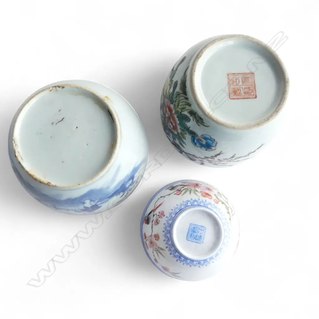 3 ORIENTAL CERAMICS; LIDDED CONTAINER H.130mm, BOWL (AF), EGGSHELL PORCELAIN BOWL (BOXED) Image 1++