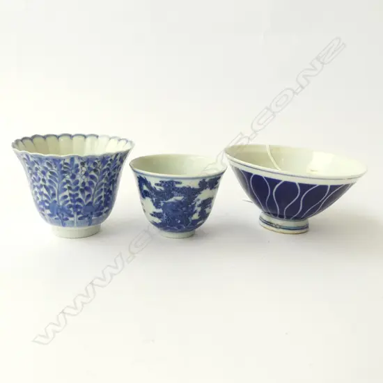 3 ORIENTAL B/W BOWLS, 2 w. HAIRLINES 115mm dia