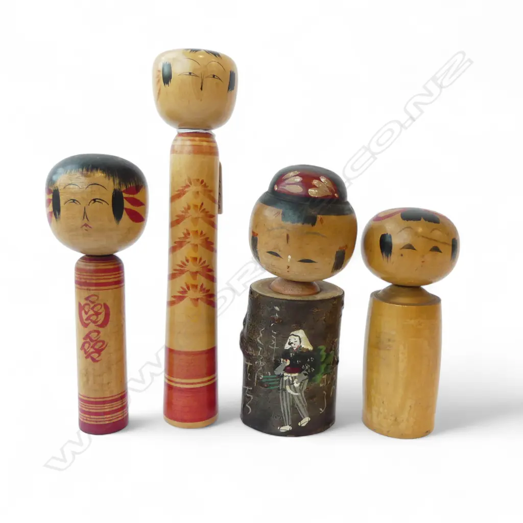 4 VINTAGE 1960s KOKESHI DOLLS, one with nodding head, H.200mm (tallest) Image 1++