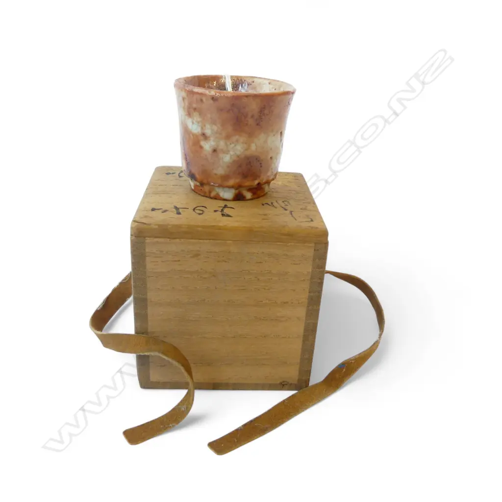 VINTAGE JAPANESE art pottery UNOMI shino glaze H.45mm. In signed box Image 1++