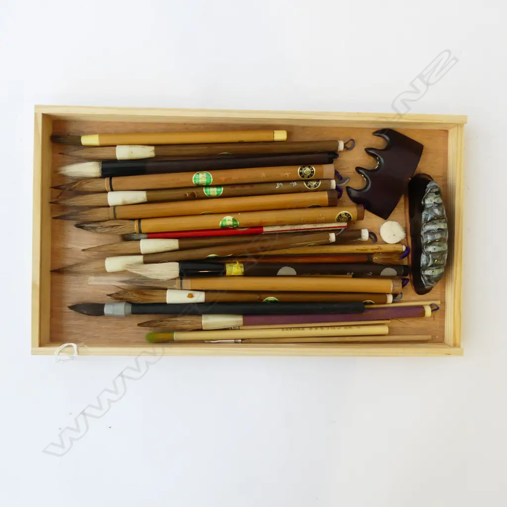 COLLECTION 20+ VINTAGE JAPANESE TRADITIONAL CALLIGRAPHY BRUSHES + 2 stands Image 1++