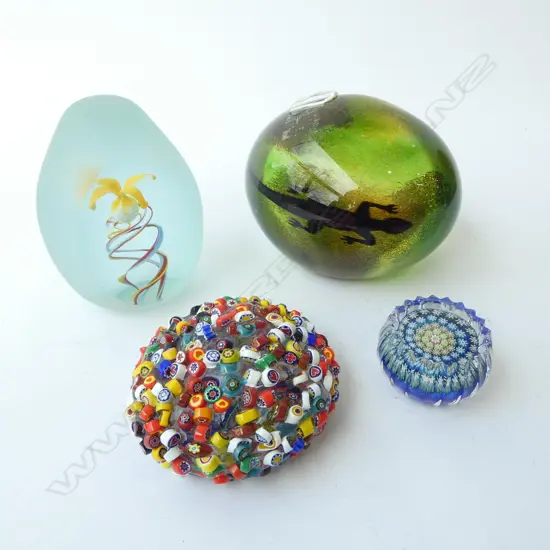 4 ART GLASS PAPERWEIGHTS H.95mm