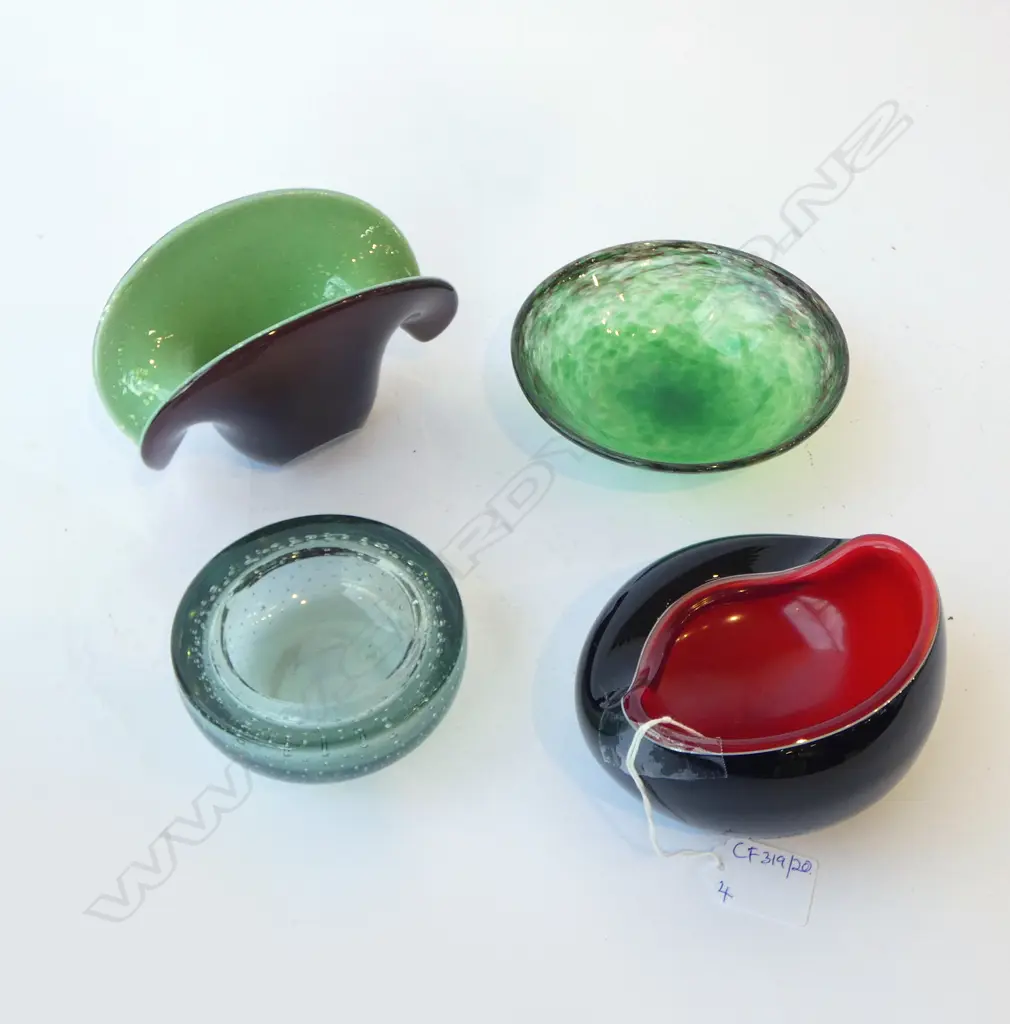 4 ART GLASS BOWLS; 2 MURANO, CONTROLLED BUBBLES (CHIP TO BASE), MONART? 145mm dia Image 1++