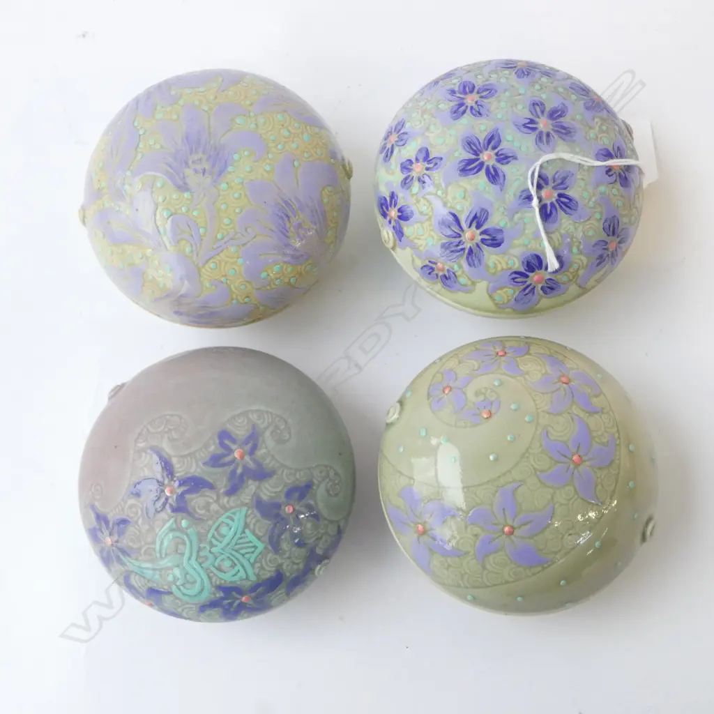 4 GLAZED PORCELAIN TRINKET BOXES by KEUM SUN LEE, lilac & turquoise Image 1++
