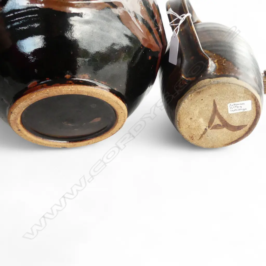 LARGE NEMOKU GLAZE POTTERY VASE H.280mm + ARKANSAS POTTERY HOKIANGA TEA/COFFEE POT H.220mm Image 1++