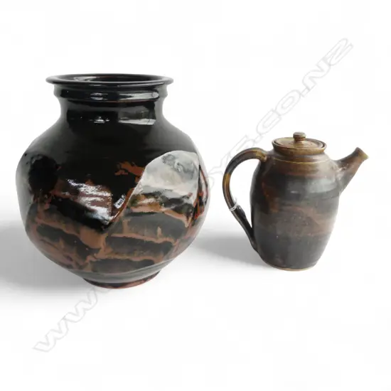 LARGE NEMOKU GLAZE POTTERY VASE H.280mm + ARKANSAS POTTERY HOKIANGA TEA/COFFEE POT H.220mm