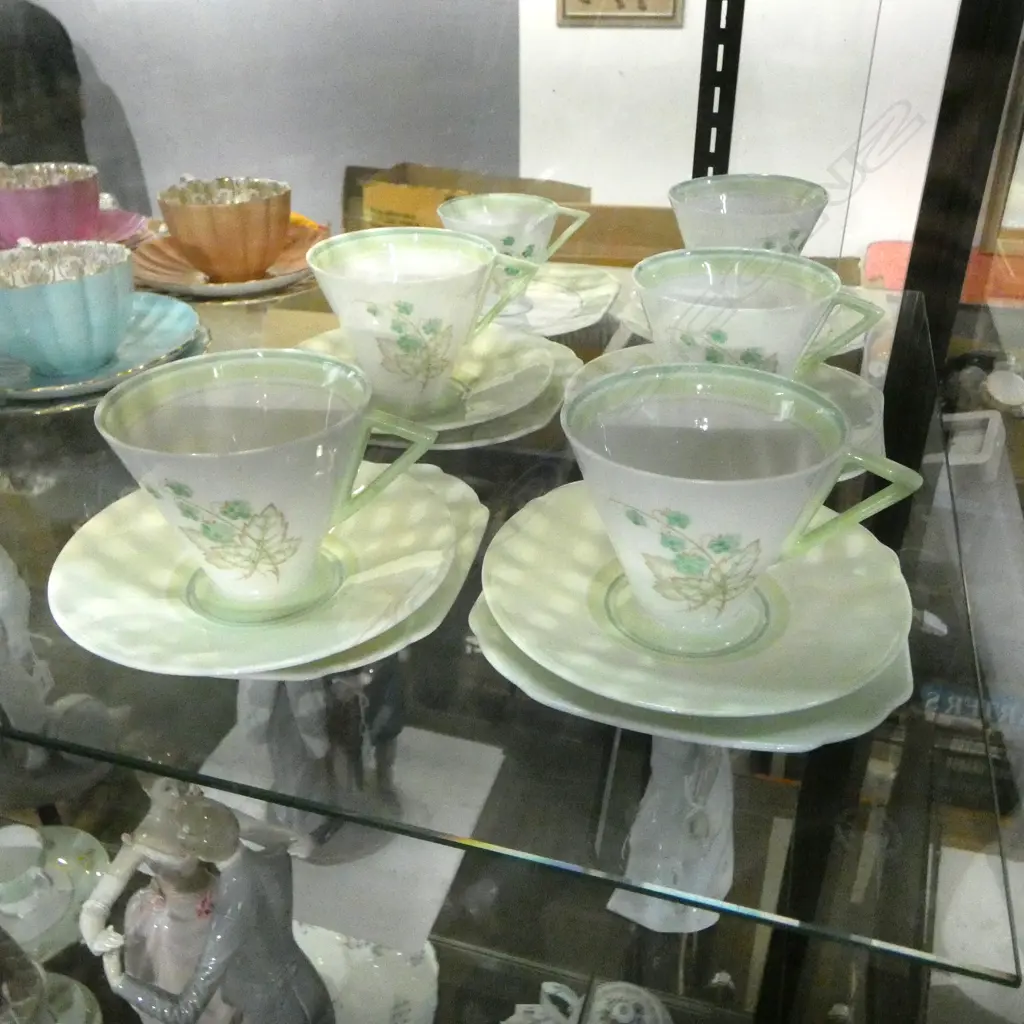 PART DECO SHELLEY CHINA TEASET 6PLATES 4 SAUCERS 5 CUPS & COFFEE C/S GREEN BERRY PAT Image 1++