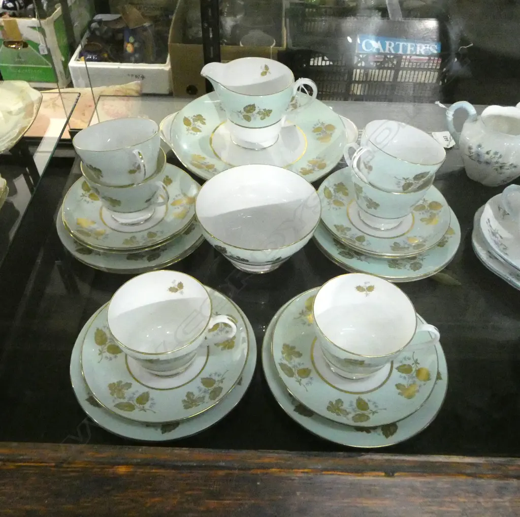 SHELLEY CHINA TEASET 6CSPS C/SUGAR CAKE PLATE GREEN GILT FLOWER PAT Image 1++