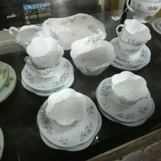 SHELLEY CHINA TEASET CAKE PLATE 6CSPS C/SUGAR 1 CUP & JUG CRACKED CORN FLOWER PAT