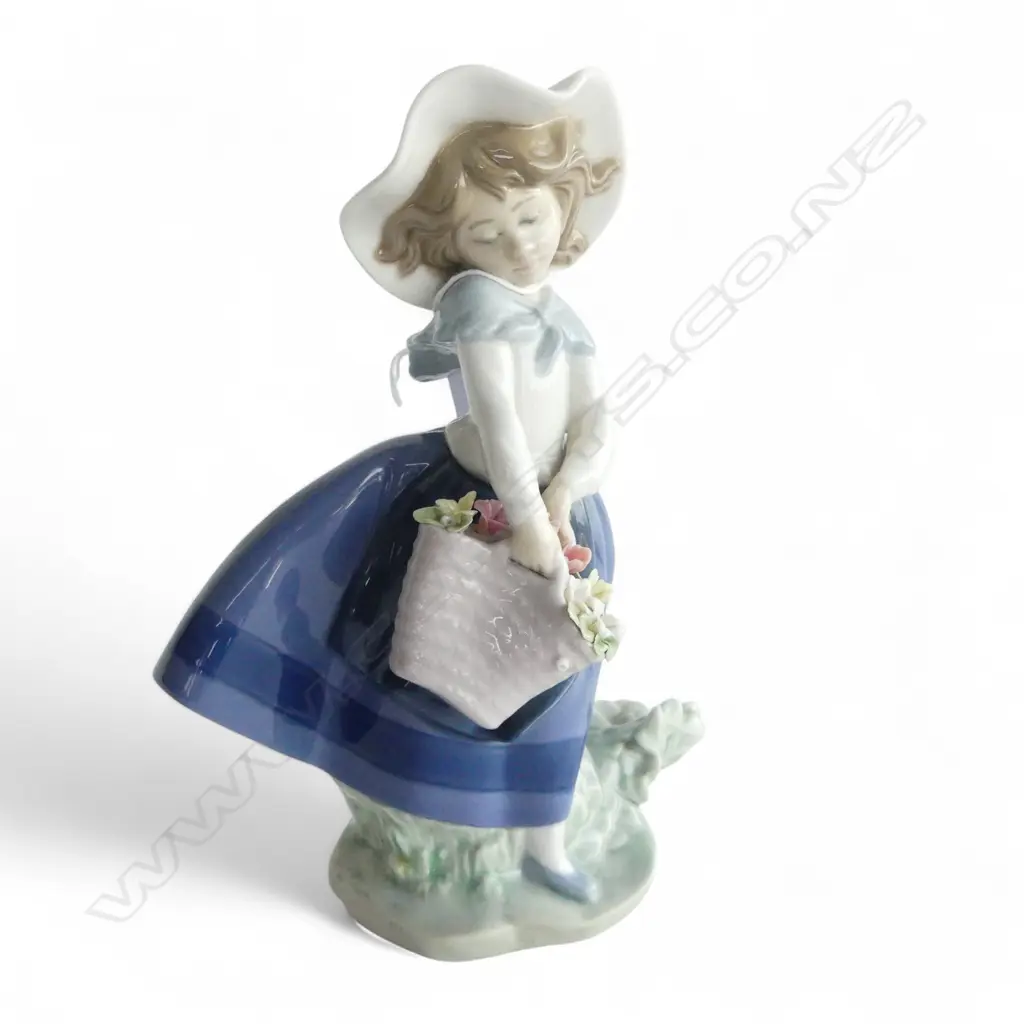 LLADRO #5222 'PRETTY PICKINGS' (GIRL w. BASKET OF FLOWERS) H.180mm - chips to leaves Image 1++