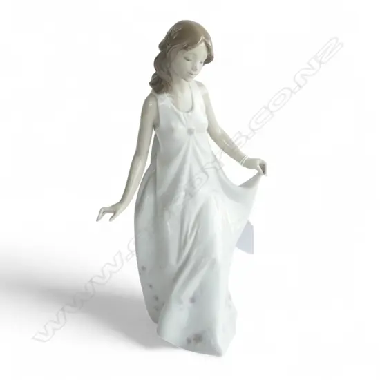 LLADRO #6975 'WONDERFUL MOTHER' H.280mm