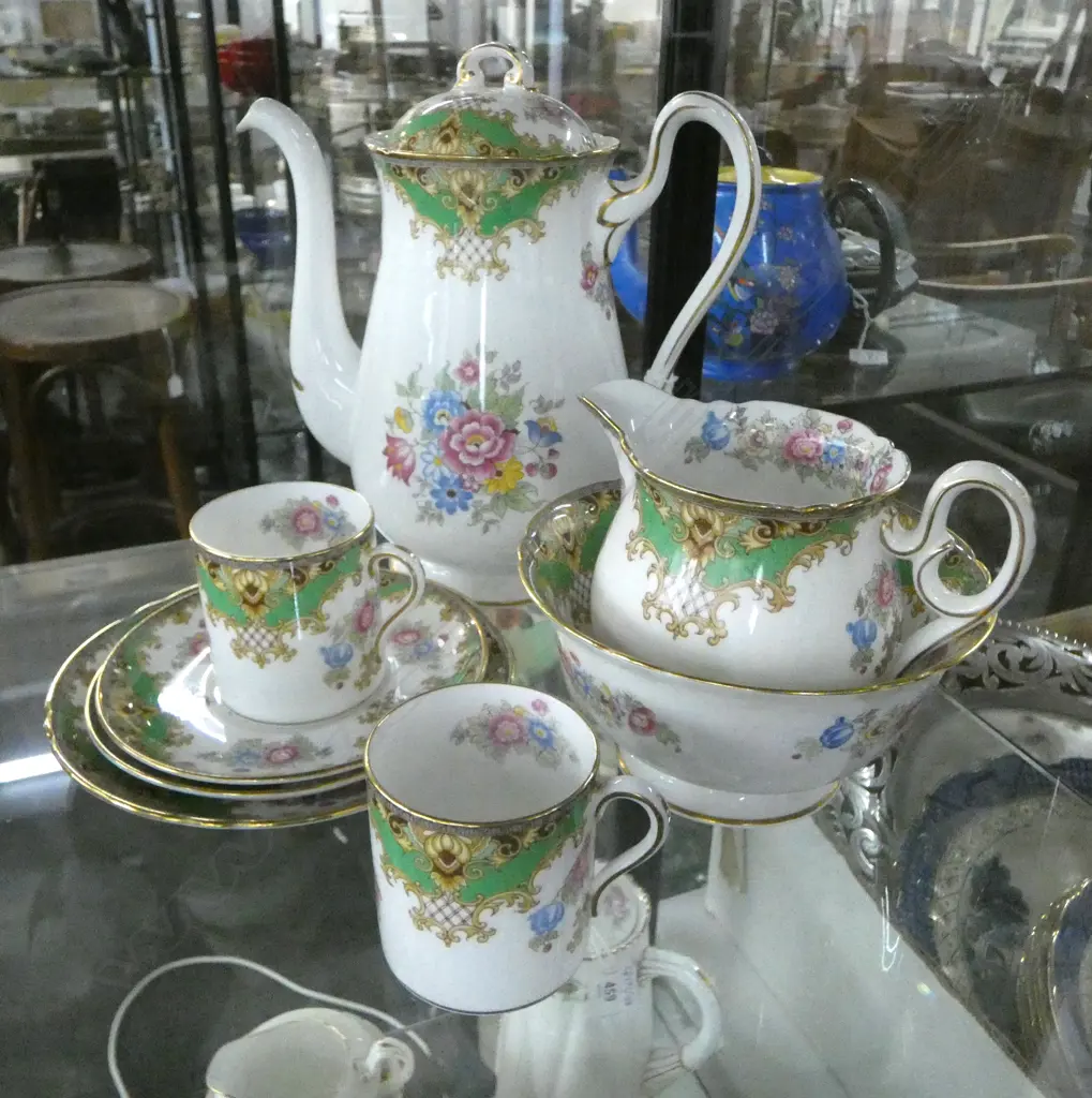 SHELLEY CHINA 3PC TEASET & 2 MATCHING CSPS CROCHET PAT SHERATON Image 1++