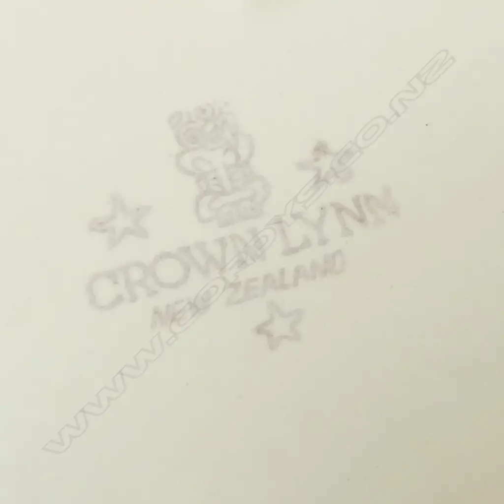 CROWN LYNN WHITE IKEBANA TRAY sitting on 8 sml feet #528. Crown Lynn & Tiki stamp to base, L.310 x 200mm Image 1++