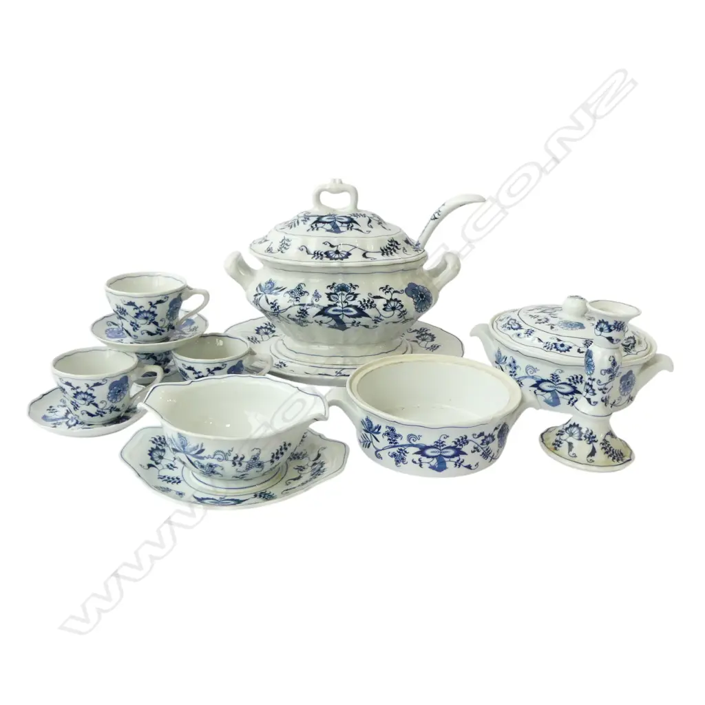 ASST. BLUE DANUBE DINNER/TEA CHINA some chips Image 1++