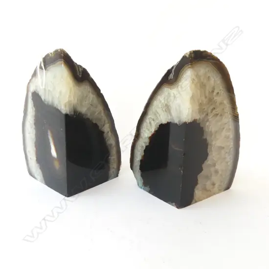 2 AGATE GEODES 160x100x100mm