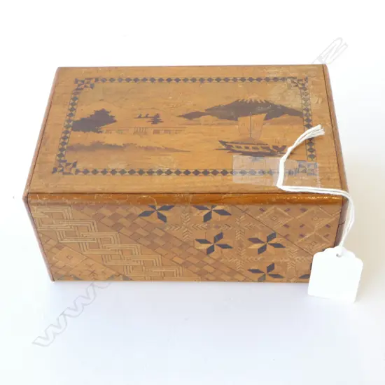 JAPANESE PARQUETRY & MARQUETRY INLAID PUZZLE BOX 150x110x70mm