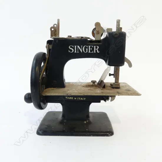 MINIATURE SINGER SEWING MACHINE H.165mm